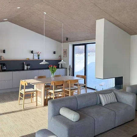 4 Bedroom Beautiful In * 哈泽斯莱乌