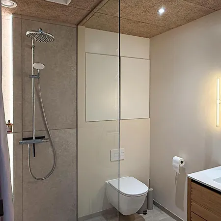 4 Bedroom Beautiful In Сasa de vacaciones *